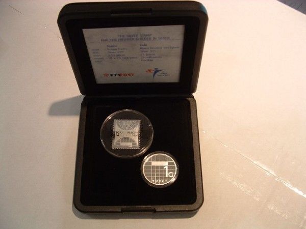 (afbeelding voor) 2001 Cassette met de zilveren gulden en postzegel Proof