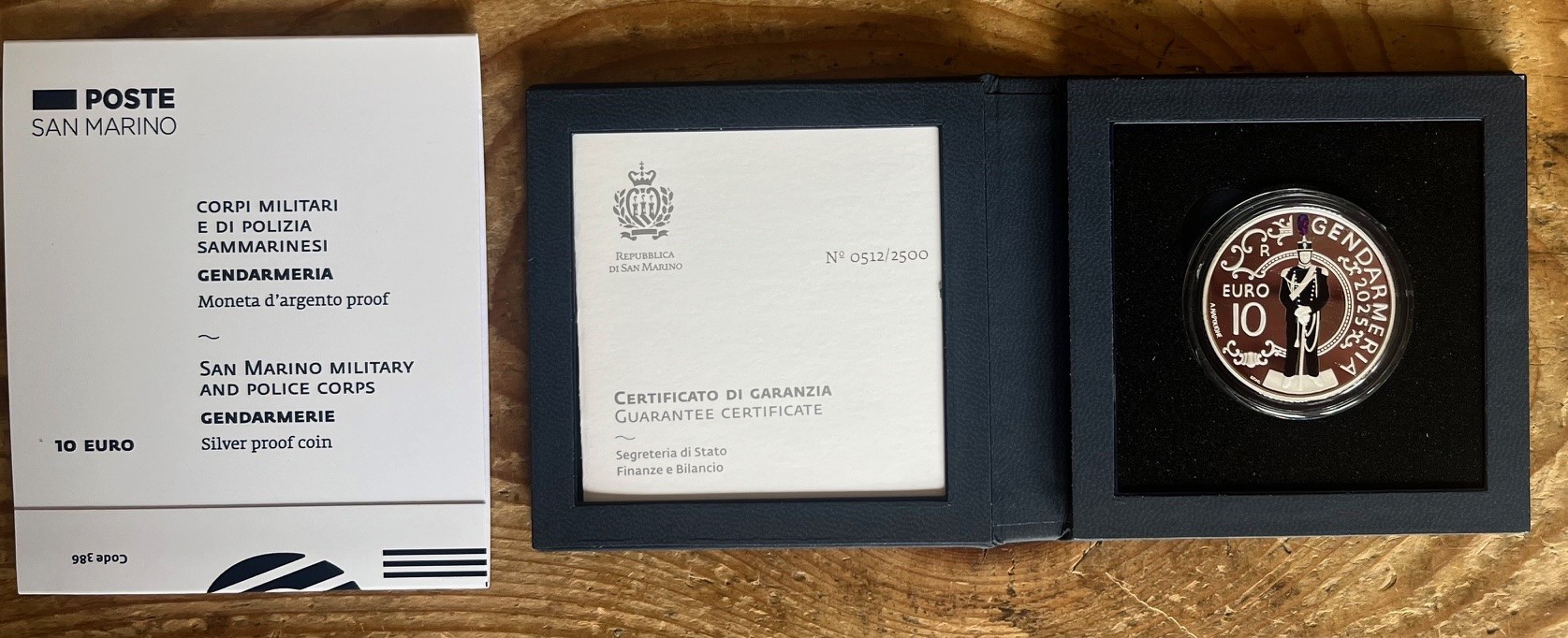 (afbeelding voor) San Marino 10 euromunt Zilver Proof 2025 Gendarmerie in cassette in kleur