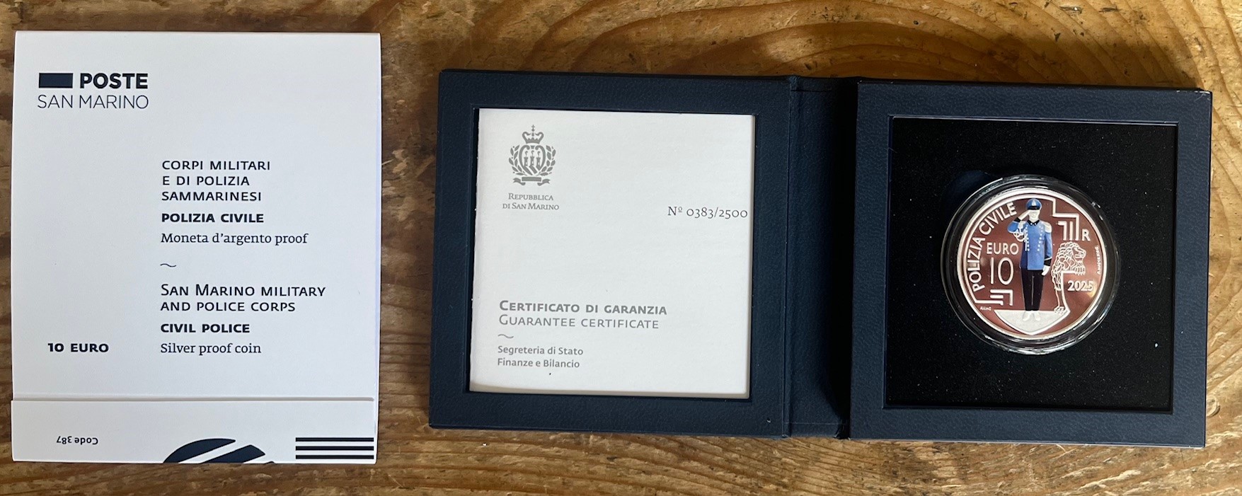 (afbeelding voor) San Marino 10 euromunt Zilver Proof 2025 Civiele politie in cassette in kleur